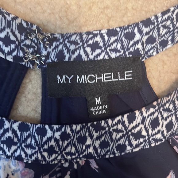 My Michelle Navy Blue Floral Print Sleeveless Blouse. Size Medium - Picture 7 of 9